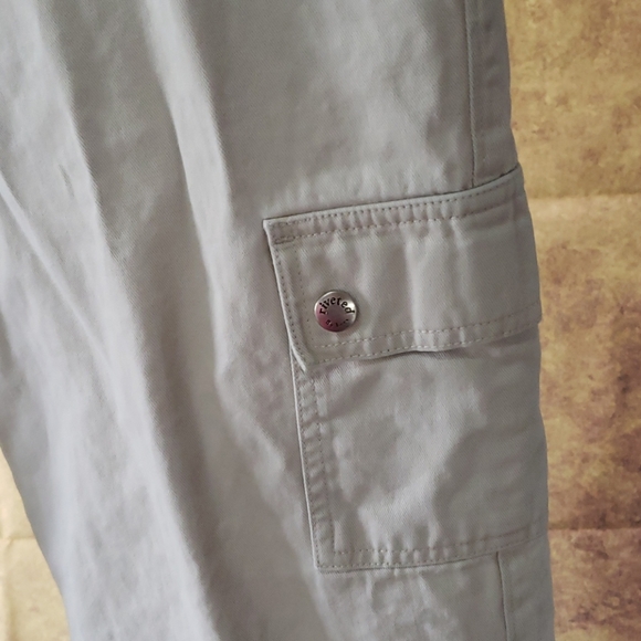 Riveted by Lee Capris - Picture 3 of 4